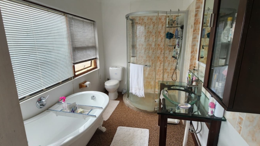 6 Bedroom Property for Sale in Napier Western Cape